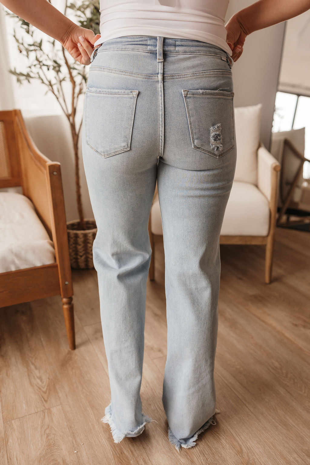 Risen Straight Jeans Frayed Hem