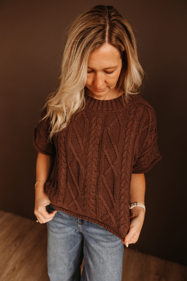 Round Neck S/S Knit Sweater
