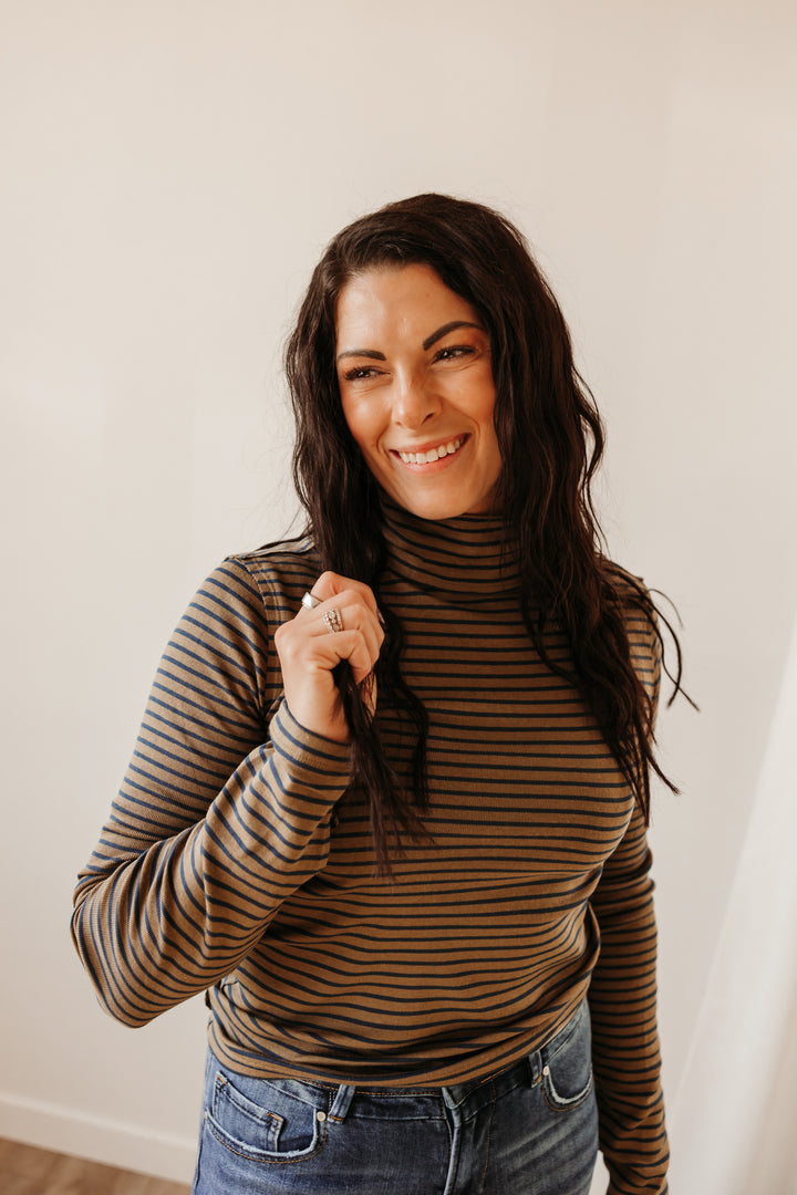 Stripe Turtle Neck L/S Top