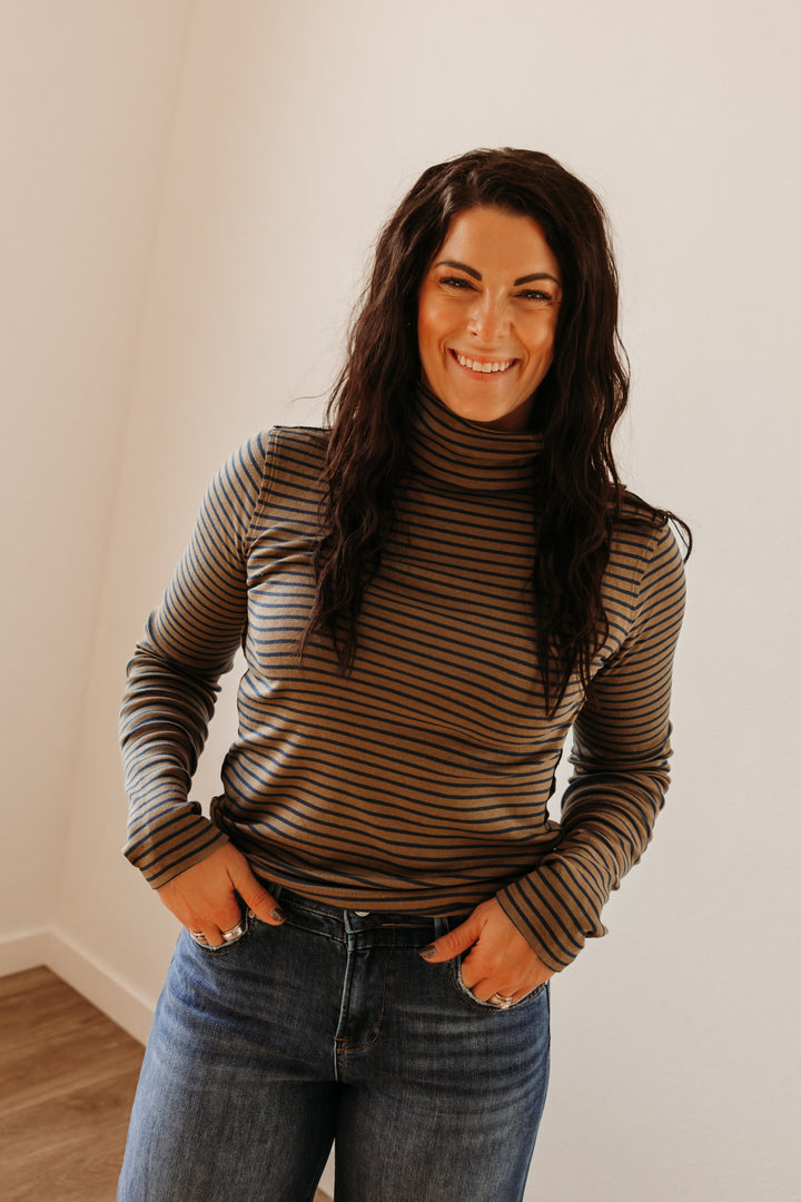 Stripe Turtle Neck L/S Top