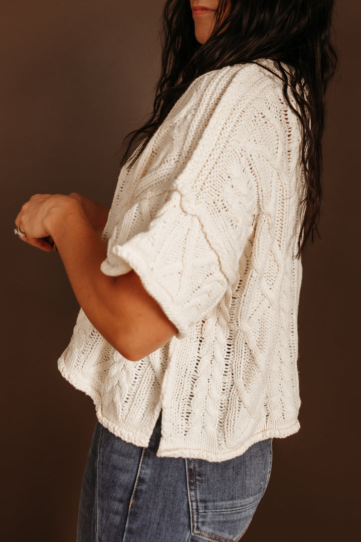 Round Neck S/S Knit Sweater